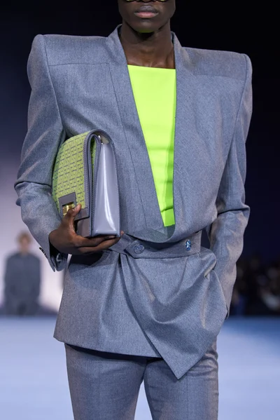 Look 10